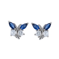 Boucles d'oreilles puces en forme de papillon en argent 925/000 rhodié serties d'oxydes de zirconium blanc et de pierres d'imitation saphir.