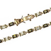 Bracelet en plaqué or jaune 18 carats serti griffes de pierres d'imitation olivine et d'oxydes de zirconium blancs.