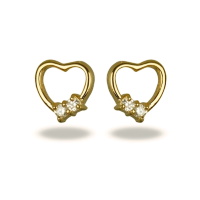 Boucles d'oreilles en forme de cœur en plaqué or jaune 18 carats surmontées de deux oxydes de zirconium blancs sertis 4 griffes.
