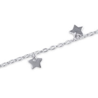 Bracelet composé d'une chaîne avec pampilles étoiles en argent 925/000 rhodié. Fermoir anneau ressort avec anneaux de rappel à 15, 16,5 et 18 cm.