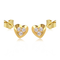 Boucles d'oreilles puces en forme de cœur en plaqué or jaune 18 carats pavées d'oxydes de zirconium blancs.