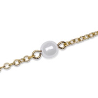 Collier composé d'une chaîne en plaqué or jaune 18 carats et de perles d'imitation.