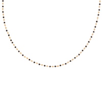 Collier composé d'une chaîne avec boules en plaqué or jaune 18 carats et de perles de couleur noir. Fermoir mousqueton avec 5 cm de rallonge.