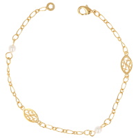 Bracelet composé d'une chaîne avec pastilles de forme ovale filigranées et de perles d'imitation blanches.