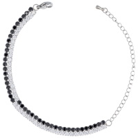 Bracelet double rangs composé de deux chaînes en acier argenté pavées d'oxydes de zirconium blancs et noirs. Fermoir mousqueton avec 7 cm de rallonge.