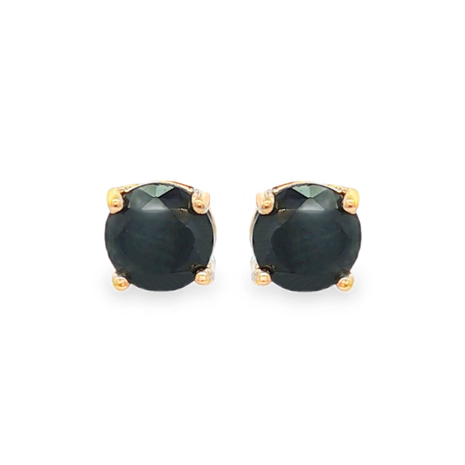 Apportez une touche de mystère et de sophistication à votre allure avec cette paire de boucles d'oreilles puces au design intemporel. Alliant la sobriété du noir à l'éclat du plaqué or, elles sont l'accessoire parfait pour celles qui recherchent un luxe discret.<br/>Une pierre fine d'un noir profond, de l'onyx, taillée en facettes pour capturer subtilement la lumière.<br/>Un sertissage classique à quatre griffes en plaqué or 18 carats, qui maintient la pierre en toute sécurité tout en créant un contraste chaleureux. Puce Adolescent Adulte Femme Fille Indémodable Apportez une touche de mystère et de sophistication à votre allure avec cette paire de boucles d'oreilles puces au design intemporel. Alliant la sobriété du noir à l'éclat du plaqué or, elles sont l'accessoire parfait pour celles qui recherchent un luxe discret.<br/>Une pierre fine d'un noir profond, de l'onyx, taillée en facettes pour capturer subtilement la lumière.<br/>Un sertissage classique à quatre griffes en plaqué or 18 carats, qui maintient la pierre en toute sécurité tout en créant un contraste chaleureux. Puce Adolescent Adulte Femme Fille Indémodable