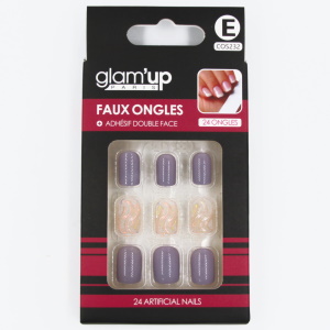 Boîte de 24 faux ongles. Des faux ongles pour changer de manucure en un clin d’œil. Quelle que soit la taille de votre ongle, vous pouvez choisir le faux ongle le plus approprié pour vous. 24 faux ongles par boite + adhésifs.