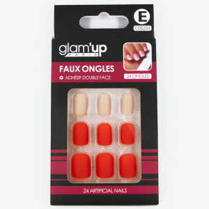 Boîte de 24 faux ongles. Des faux ongles pour changer de manucure en un clin d’œil. Quelle que soit la taille de votre ongle, vous pouvez choisir le faux ongle le plus approprié pour vous. 24 faux ongles par boite + adhésifs.