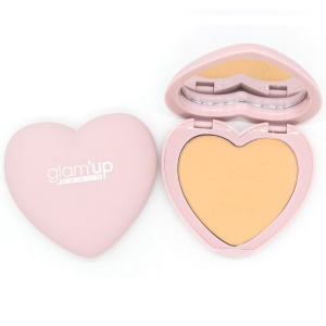 Poudre compacte Love me More Amber. La poudre compacte Glam’Up Paris s’applique tout en transparence pour une peau parfaitement mate et un grain de peau visiblement lissé pendant 8 heures. Le teint est ainsi corrigé, la peau est lisse et veloutée. Sa texture fine et agréable glisse sur la peau pour un teint naturellement unifié et matifié toute la journée. Poudre compacte anti-brillance, absorbe les excès de sébum pour un teint zéro brillance. Unifie, floute les imperfections, estompe les marques de fatigue et affine les pores pour un teint zéro défaut. Glisse en toute légèreté et se fond uniformément à la peau pour une couvrance moyenne à complète modulable. Convient à tous types de peau. Appliquez-la seule ou au-dessus de votre fond de teint pour parfaire votre maquillage, ou tout au long de la journée pour le retoucher. Un maquillage qui garde toute sa fraîcheur au fil des heures. Une application simple et rapide, divinement douce. Un joli boitier soft touch en forme de cœur avec miroir, cadeau idéal. L'accessoire ultime de votre trousse de maquillage !