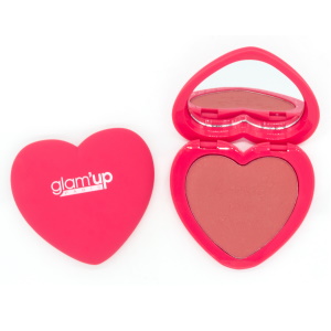 Blush fard à joues Love me More Poppy Cheek. Le blush Glam’Up Paris offre un effet « bonne mine» irrésistible, il permet de sculpter les joues et de modeler le visage. Parfait pour raviver le teint du matin au soir. Un blush au toucher doux et soyeux au fini satiné qui fond sur la peau. Il adhère instantanément à la peau et offre une sensation de confort. Blush poudre au résultat modulable. Sa texture poudre compacte veloutée et ultra-pigmentée permet de mettre le visage en valeur avec une touche de couleur de longue durée. Un maquillage qui garde toute sa fraîcheur au fil des heures. Une application simple et rapide, divinement douce. Parfait pour des retouches où que vous soyez grâce à son packaging pratique. Un joli boitier soft touch en forme de cœur avec miroir, cadeau idéal. L'accessoire ultime de votre trousse de maquillage !