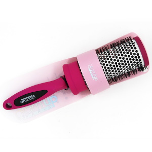 Brosse à cheveux. Démêlage en douceur de tous types de cheveux. Vous procure un coiffage agréable.