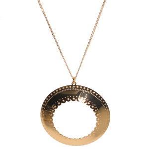 Collier composé d'une chaîne et d'un pendentif cercle en véritable bronze. Fermoir mousqueton avec 4 cm de rallonge.