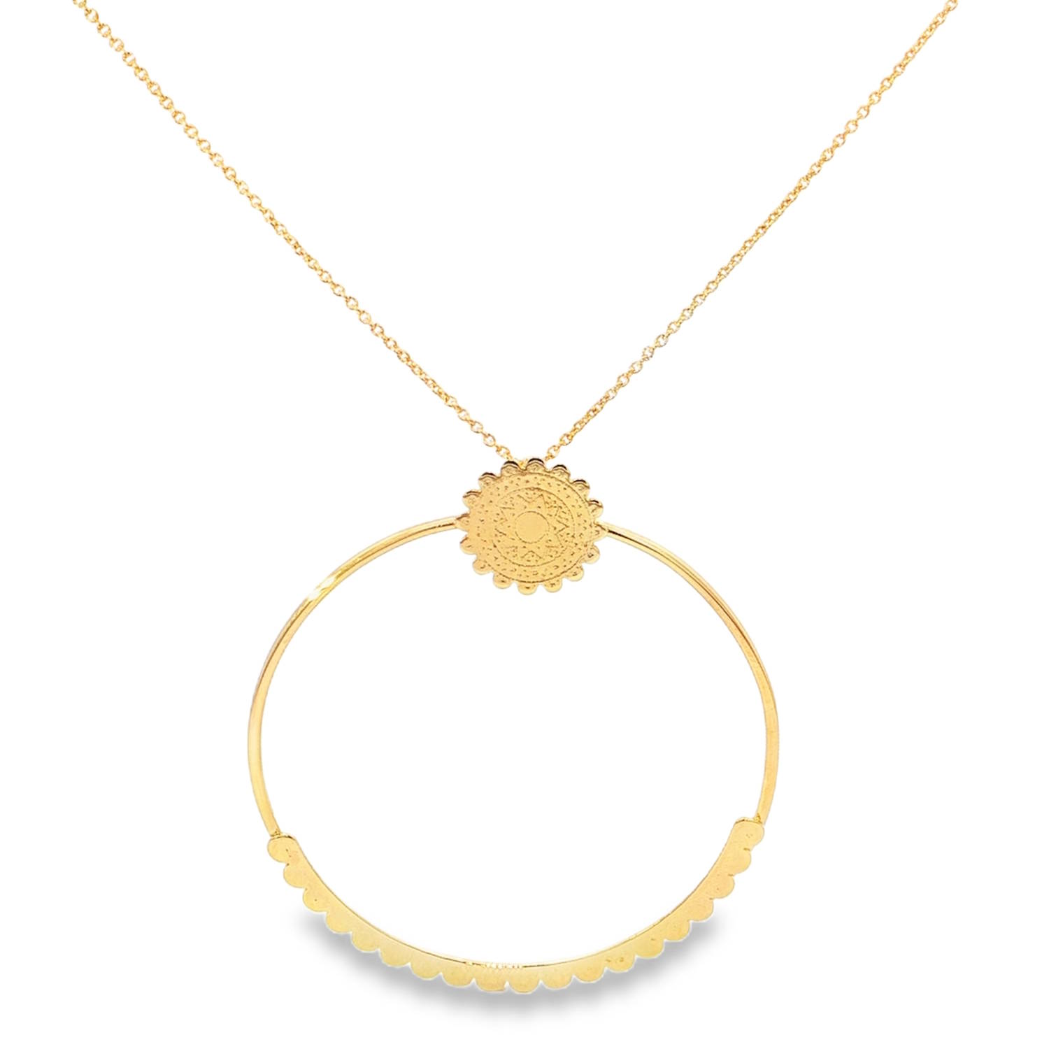 Ce collier charme en bronze est une expression d'élégance subtile.<br/>Le pendentif circulaire unique, orné d'un motif central délicat, apporte une touche de sophistication.<br/>Son design distinctif en fait un accessoire parfait pour rehausser votre style avec une discrétion raffinée.<br/>Un bijou idéal pour ajouter une note d'éclat doré à votre quotidien. Cercle Etoile Rond Adolescent Adulte Femme Fille Indémodable Nature Ce collier charme en bronze est une expression d'élégance subtile.<br/>Le pendentif circulaire unique, orné d'un motif central délicat, apporte une touche de sophistication.<br/>Son design distinctif en fait un accessoire parfait pour rehausser votre style avec une discrétion raffinée.<br/>Un bijou idéal pour ajouter une note d'éclat doré à votre quotidien. Cercle Etoile Rond Adolescent Adulte Femme Fille Indémodable Nature