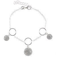 Bracelet composé d'une chaîne et de trois cercles et trois pastilles  au motif de pièce de monnaie en argent 925/000 rhodié. Fermoir mousqueton avec 3 cm de rallonge.