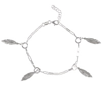Bracelet composé d'une chaîne et de 4 pampilles plumes en argent 925/100. Fermoir mousqueton avec 2 cm de rallonge.