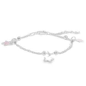 Ce bracelet pour enfant composé d'une chaîne en argent 925/000, orné de délicates breloques en forme d'étoiles, apporte une touche de fantaisie et d'élégance discrète. Son design raffiné et sa finition soignée en font un bijou idéal pour compléter une tenue quotidienne ou pour offrir en cadeau.
