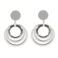 Boucles d'oreilles pendantes composées d'une puce ronde lisse et de trois cercles en argent 925/000.