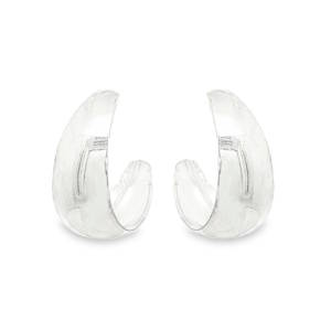 Apportez une touche de modernité minimaliste à votre style avec ces boucles d'oreilles au design audacieux. Alliant pureté des lignes et volume généreux, ces créoles ouvertes captent la lumière sous tous les angles grâce à leur finition polie. Une forme bombée et effilée, inspirée par les courbes fluides de la nature, offrant un aspect à la fois robuste et aérien.<br>/>Confectionnées en argent sterling (925/000) de haute qualité, garantissant un éclat durable et une tenue confortable.