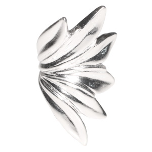 Bague en forme de demi fleur en argent 925. Taille ajustable.