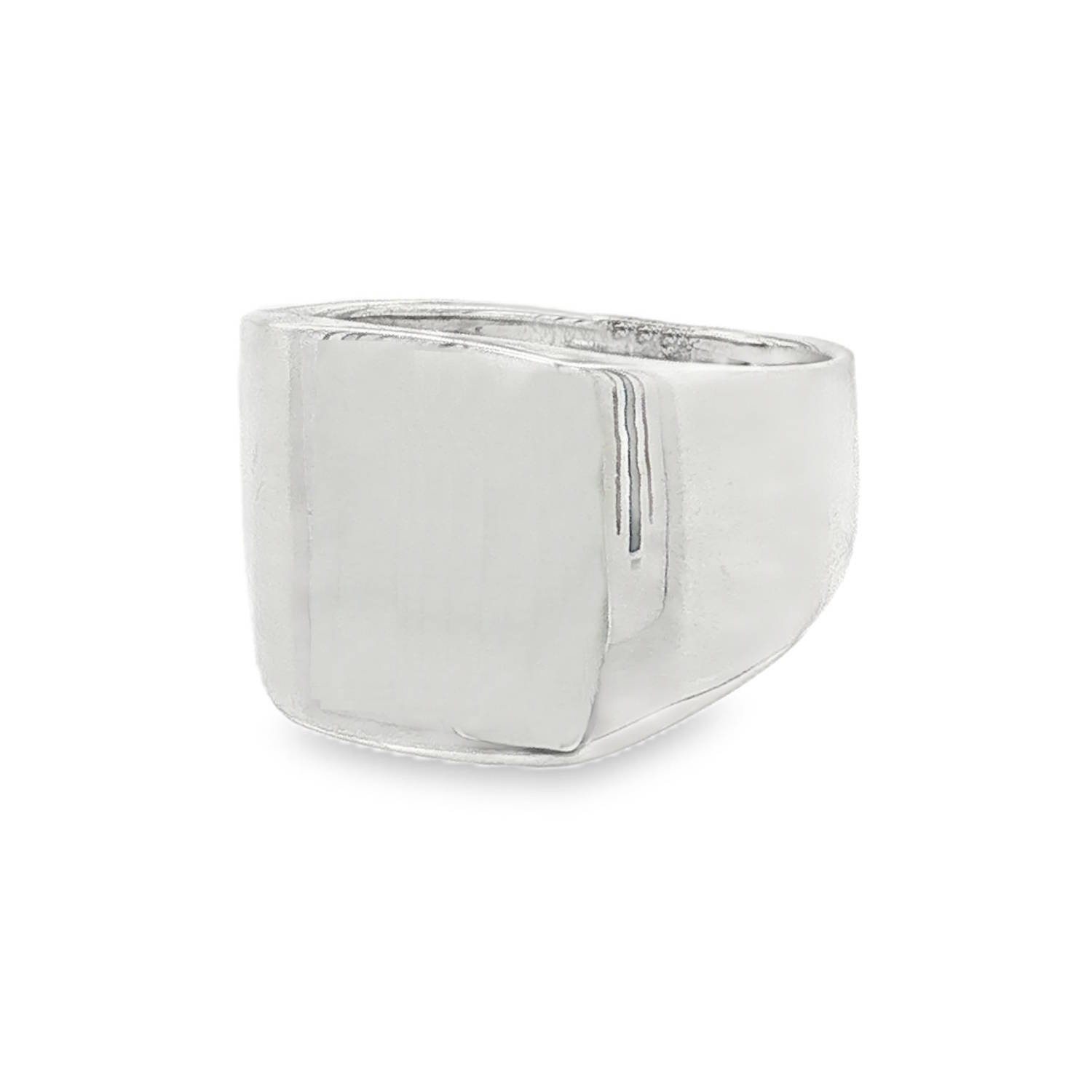 Arborez un style à la fois classique et résolument moderne avec cette bague chevalière en argent 925/000.<br/>Conçue pour ceux qui apprécient l'élégance intemporelle, elle se distingue par son design minimaliste et ses finitions soignées.<br/>Un plateau de forme carrée aux angles délicatement adoucis, offrant une surface lisse et brillante. Cet espace vierge est idéal pour rester minimaliste ou pour accueillir une gravure personnalisée (initiales, armoiries ou symbole). Chevalière Adolescent Adulte Femme Fille Garçon Gravure Homme Indémodable Mixte Arborez un style à la fois classique et résolument moderne avec cette bague chevalière en argent 925/000.<br/>Conçue pour ceux qui apprécient l'élégance intemporelle, elle se distingue par son design minimaliste et ses finitions soignées.<br/>Un plateau de forme carrée aux angles délicatement adoucis, offrant une surface lisse et brillante. Cet espace vierge est idéal pour rester minimaliste ou pour accueillir une gravure personnalisée (initiales, armoiries ou symbole). Chevalière Adolescent Adulte Femme Fille Garçon Gravure Homme Indémodable Mixte