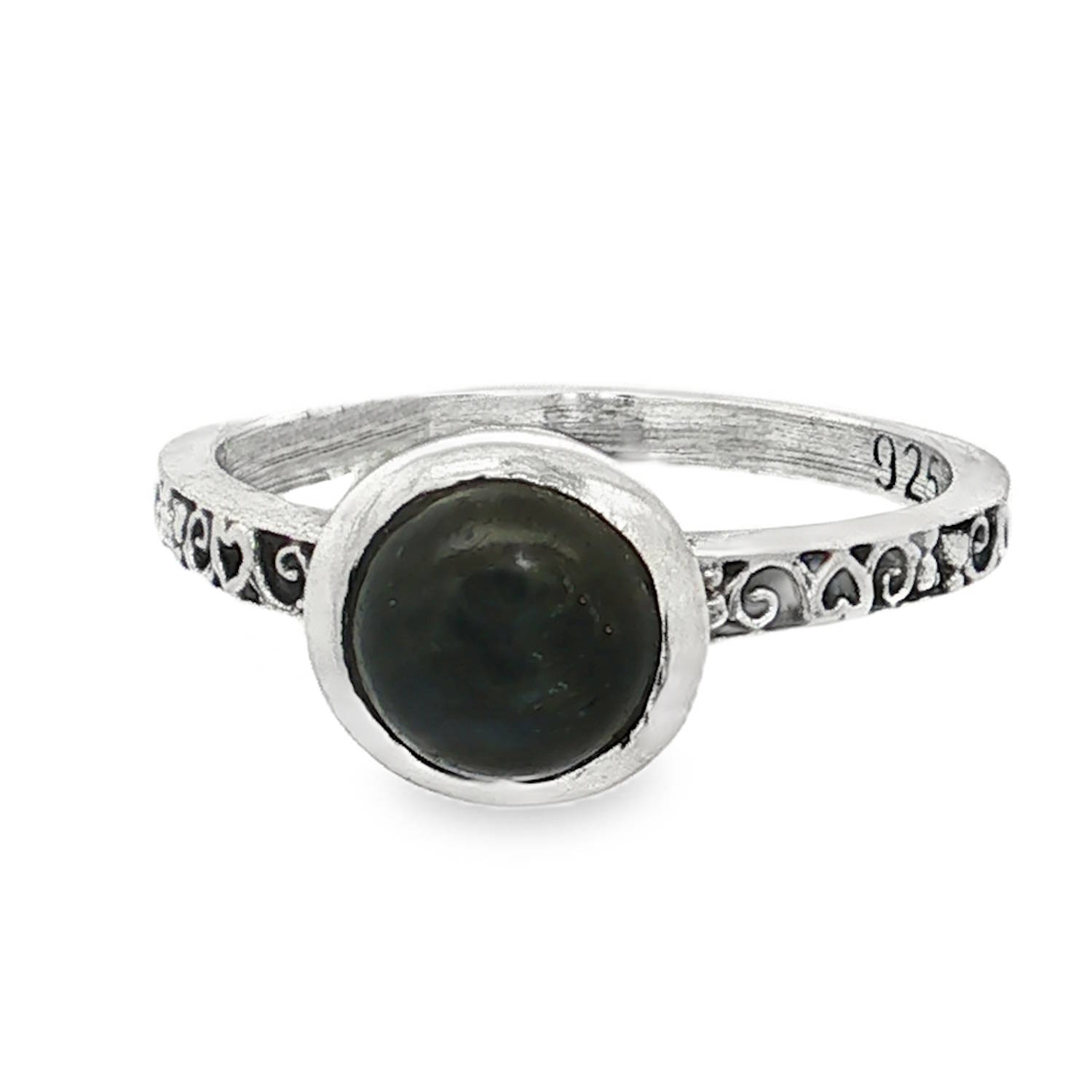 Cette élégante bague de style vintage et bohème se distingue par son allure intemporelle et ses détails soignés.<br/>La bague est sertie d'une pierre fine de forme cabochon (ronde et bombée, sans facettes). De couleur sombre (type labradorite), elle est solidement maintenue par un serti clos lisse et épuré.<br/>L'anneau est travaillé avec finesse, arborant une frise ciselée de motifs de cœurs et de volutes ajourés qui font tout le tour de la bague. Ce travail d'orfèvrerie apporte une touche romantique et délicate à l'ensemble. Rond Adolescent Adulte Femme Fille Indémodable Cette élégante bague de style vintage et bohème se distingue par son allure intemporelle et ses détails soignés.<br/>La bague est sertie d'une pierre fine de forme cabochon (ronde et bombée, sans facettes). De couleur sombre (type labradorite), elle est solidement maintenue par un serti clos lisse et épuré.<br/>L'anneau est travaillé avec finesse, arborant une frise ciselée de motifs de cœurs et de volutes ajourés qui font tout le tour de la bague. Ce travail d'orfèvrerie apporte une touche romantique et délicate à l'ensemble. Rond Adolescent Adulte Femme Fille Indémodable