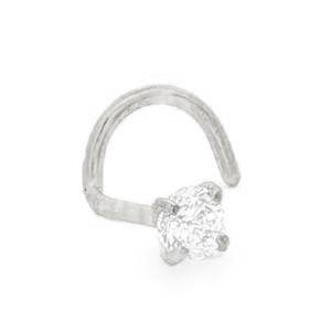 Apportez une touche de lumière délicate à votre visage avec ce piercing de nez courbé, un classique indispensable qui allie élégance discrète et confort optimal. Conçu en acier chirurgical 316L, ce bijou est reconnu pour sa grande résistance à la corrosion et sa durabilité. Le piercing est orné d'un magnifique oxyde de zirconium transparent, taillé en facettes pour capturer et refléter la lumière à chaque mouvement. La pierre est maintenue par un serti à 4 griffes, garantissant une tenue sécurisée tout en maximisant la visibilité du cristal.