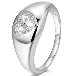 Bague en argent 925/000 rhodié sertie d'un pavage d'oxydes de zirconium blancs en forme de cœur.