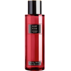 Brume corporelle Ruby kiss Aoura London. Soyez la perle de la saison avec la brume corporelle Ruby Kiss. Mettez votre beauté en valeur avec des notes de tête de bergamote, de pêche et d'amande, avant d'embrasser les fleurs blanches et le jasmin. Les notes finales de bois de santal et de vanille se terminent par un baiser parfait.