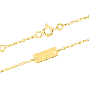 Magnifique bracelet gourmette pour enfant en plaqué or jaune 18 carats. Cette chaîne présente une plaque rectangulaire personnalisable. Fermoir anneau ressort avec anneaux de rappel à 13 et 15 cm.