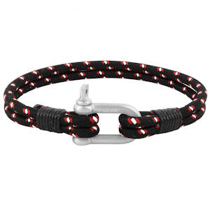 Ce bracelet pour homme arbore un design moderne avec sa composition en textile tressé, orné d'un fermoir en forme de manille en acier argenté. Son allure décontractée en fait un accessoire idéal pour rehausser votre style quotidien.